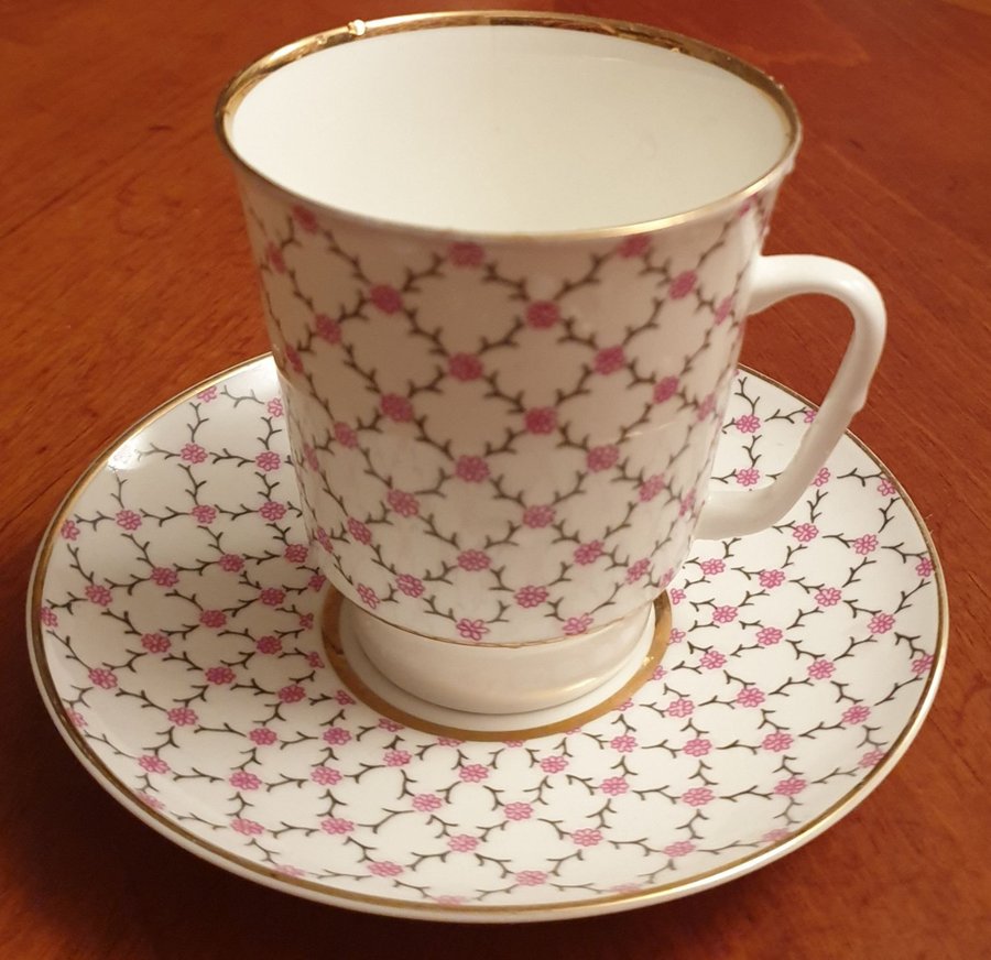 Kopp från Lomonosov röd stämpel rosa blommor guld kaffekopp cup and saucer