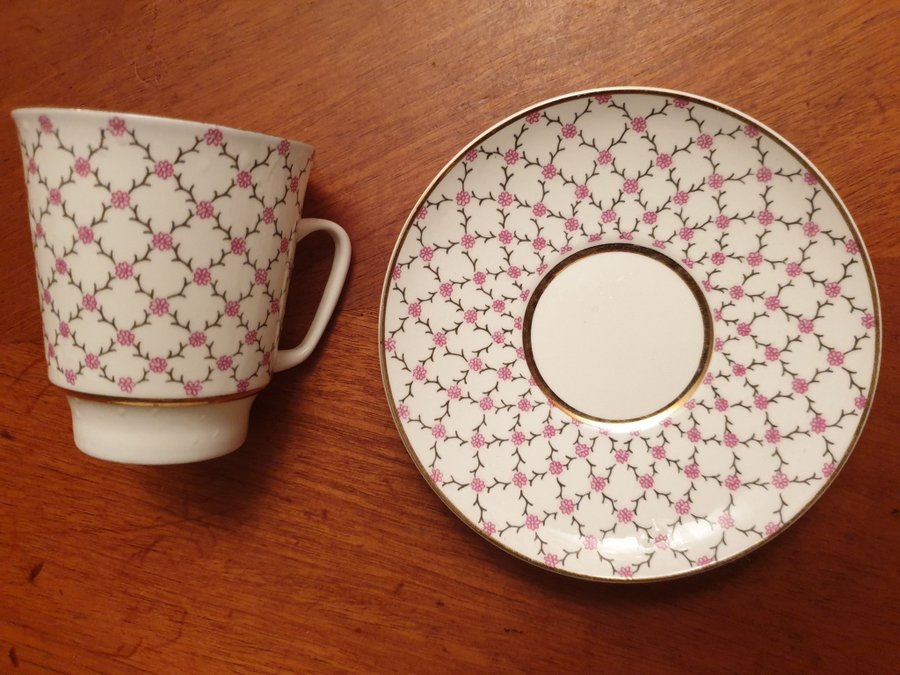 Kopp från Lomonosov röd stämpel rosa blommor guld kaffekopp cup and saucer