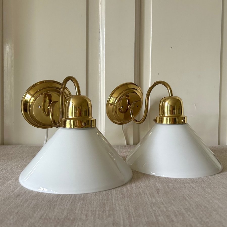 Paret Skomakarlampa Vägglampa Sänglampa MÄSSING Opalinglas Lampa Retro