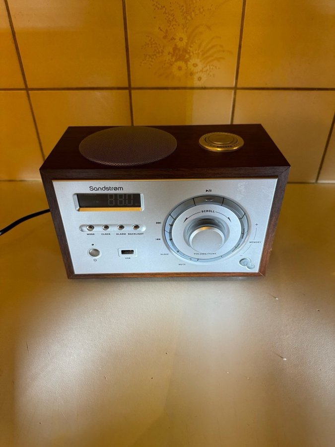 FM RADIO, SANDTRON CLOCK-ALARM/ USB