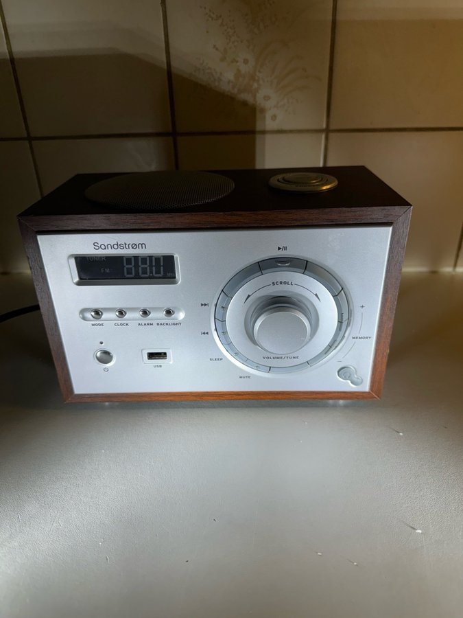 FM RADIO, SANDTRON CLOCK-ALARM/ USB