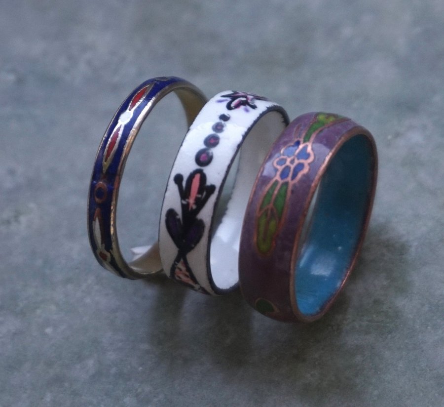 3 st ringar med emalj / cloisonne