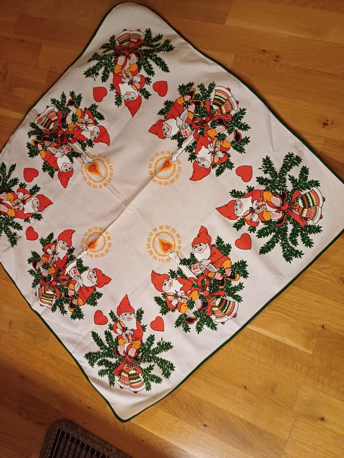 RETRO JÄTTEFIN JULDUK 75 X 75 CM KARSTEN 100 % BOMULL