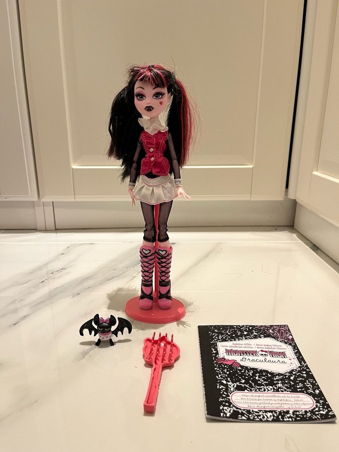 Monster High Draculaura docka med tillbehör