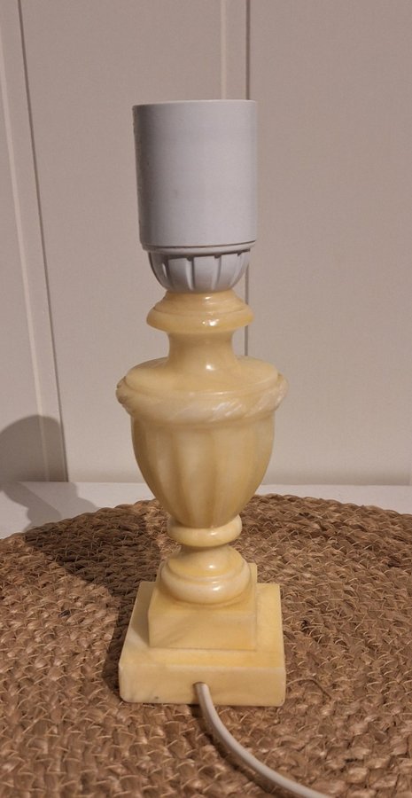 Italiensk handgraverad Alabaster bordslampa