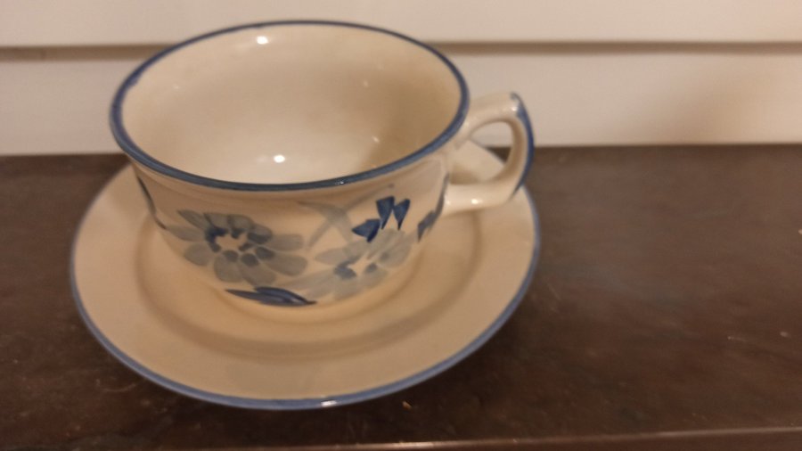 KINESISK KOPP MED FAT,HÖJD 8,2 CM, DIAM. 16,5 CM,  VINTAGE CHINESE TEA-CUP SET.