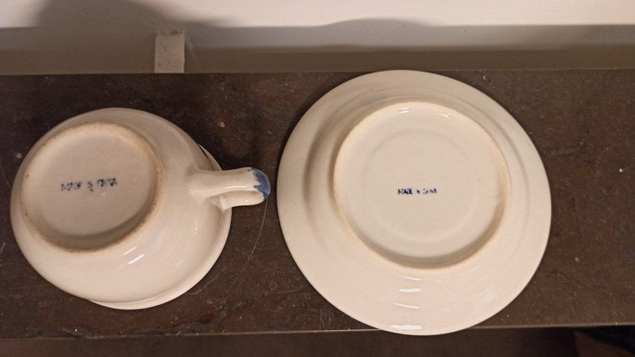 KINESISK KOPP MED FAT,HÖJD 8,2 CM, DIAM. 16,5 CM,  VINTAGE CHINESE TEA-CUP SET.