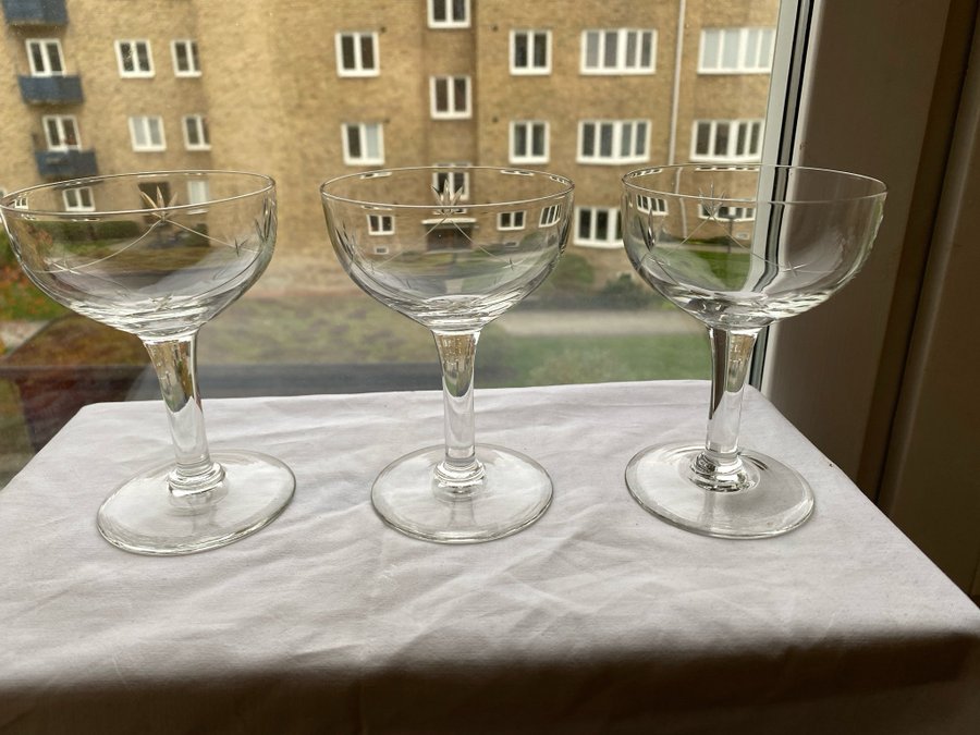 3 champagneglas girlangdekor - Sverige 1900-tal