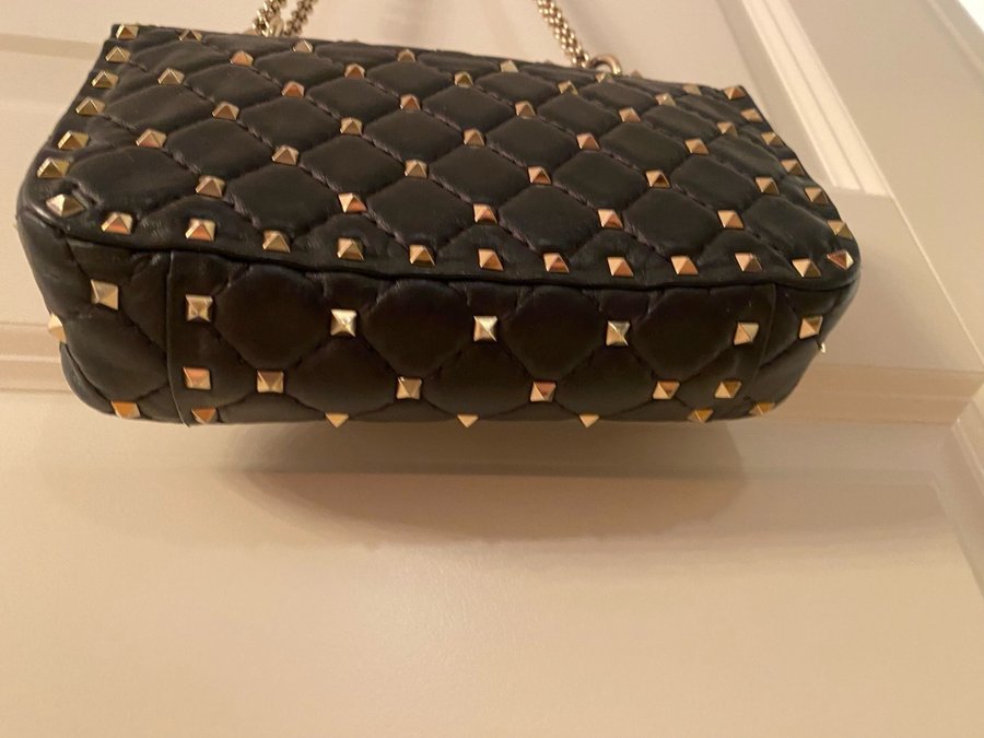 Svart valentino väska small spike rockstud med alla tillbehör :)