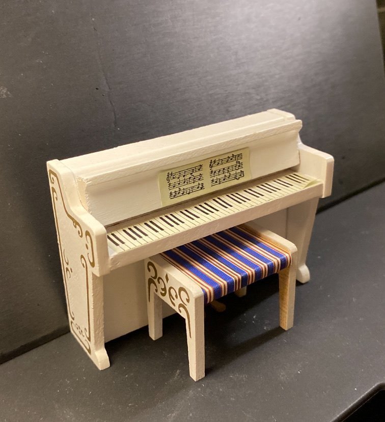 Miniatyrpiano med pall