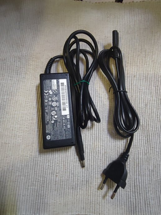 TOSHIBA AC-adapter 19.V 3.42A original