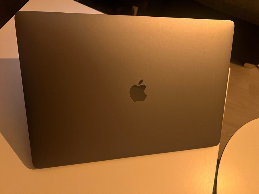 MacBook Pro 2019 16"