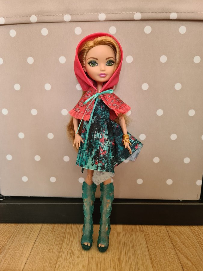 Ever after high Ashlynn Ella Through the woods