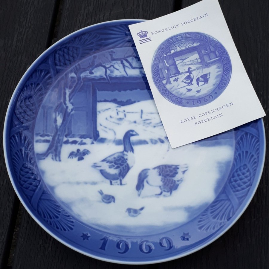 1969 Royal Copenhagen Like-New Christmas Plate. Buy up to 6 = pay shipping for 1