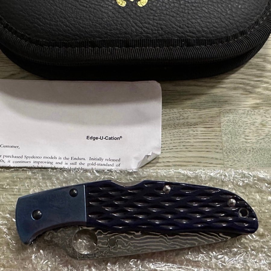 Spyderco Enduras Damascus Blue Jigged-Bone Ny  oanvänd