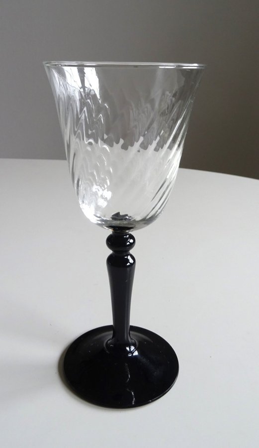 Rödvinsglas Vinglas Black Onyx med svart fot