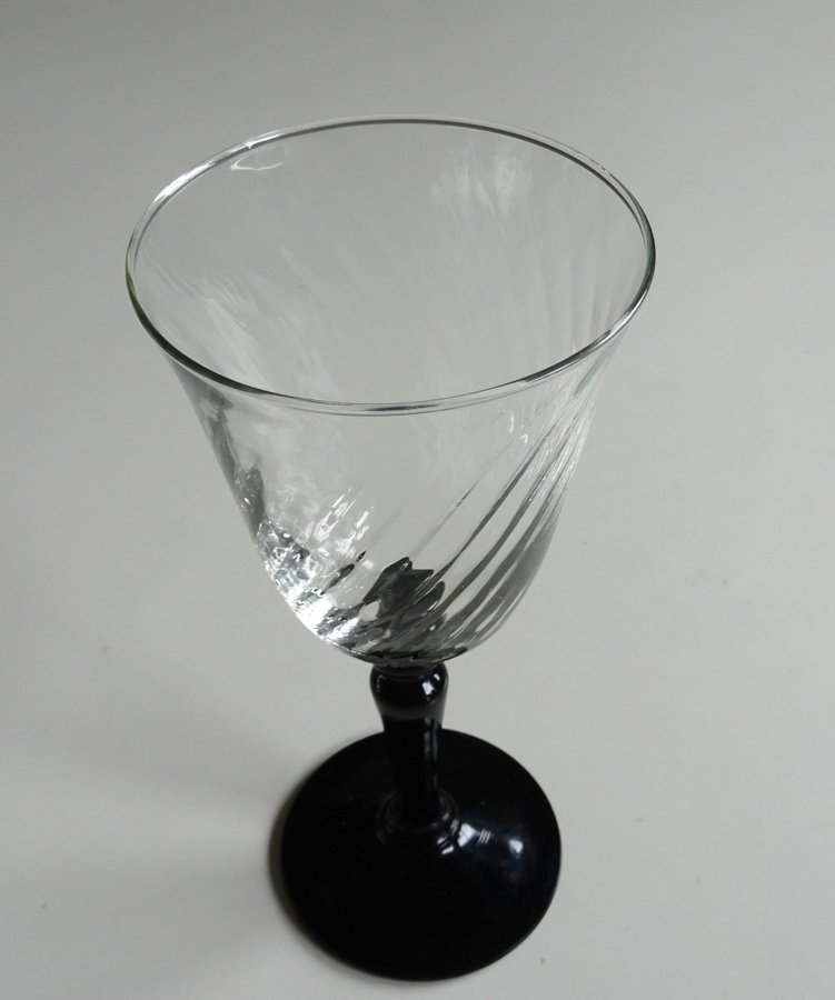 Rödvinsglas Vinglas Black Onyx med svart fot