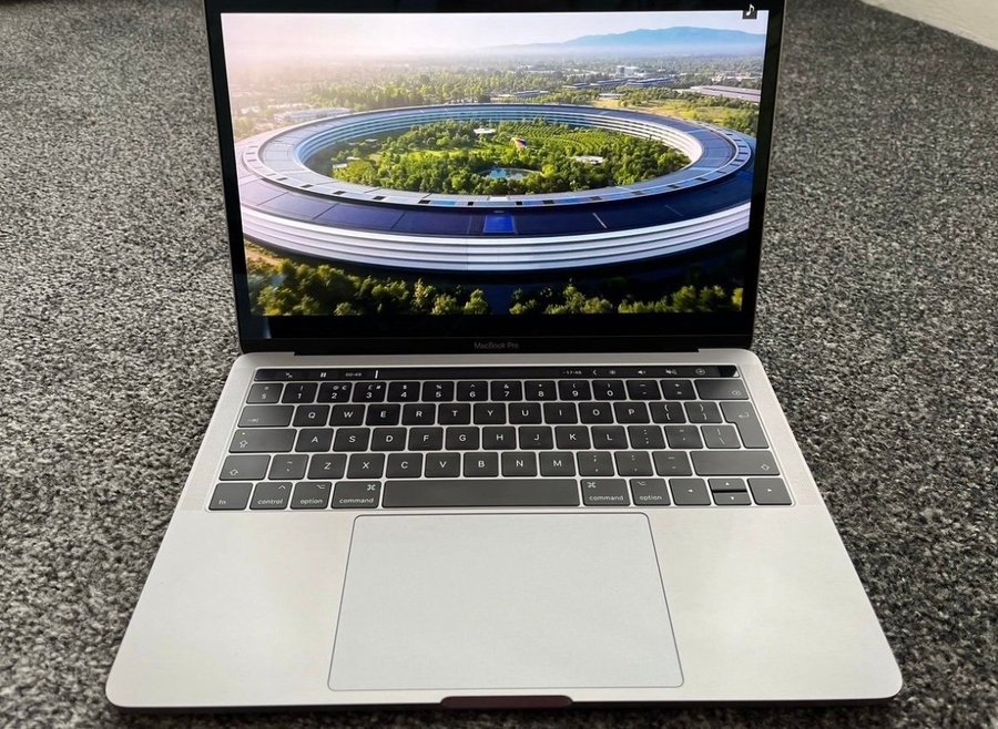 MacBook Pro 13-tums, M1, 2020 + Apple Care till 5th Aug 2025