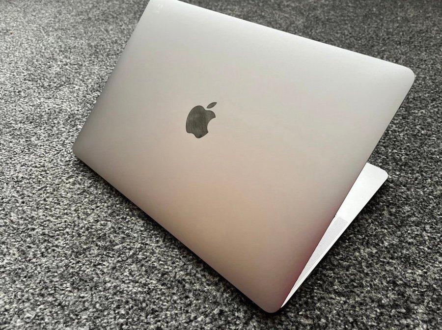 MacBook Pro 13-tums, M1, 2020 + Apple Care till 5th Aug 2025