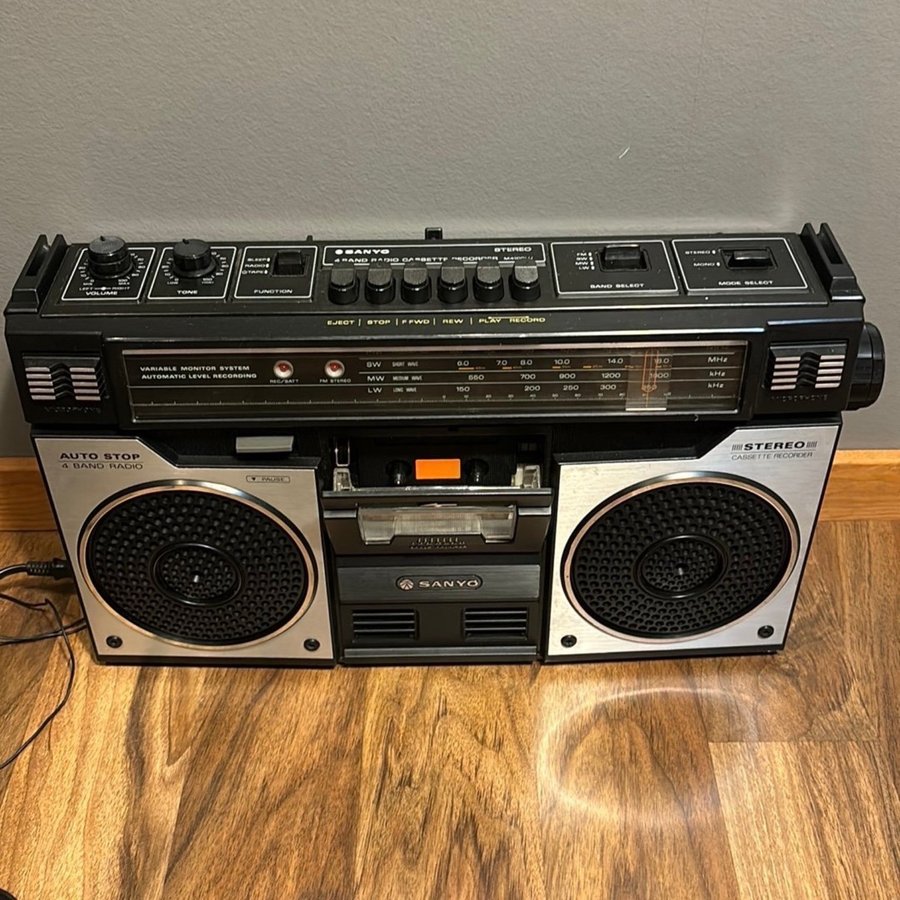 Sanyo M4100LU Stereo Radio Cassette Recorder Vintage radio/kasettband