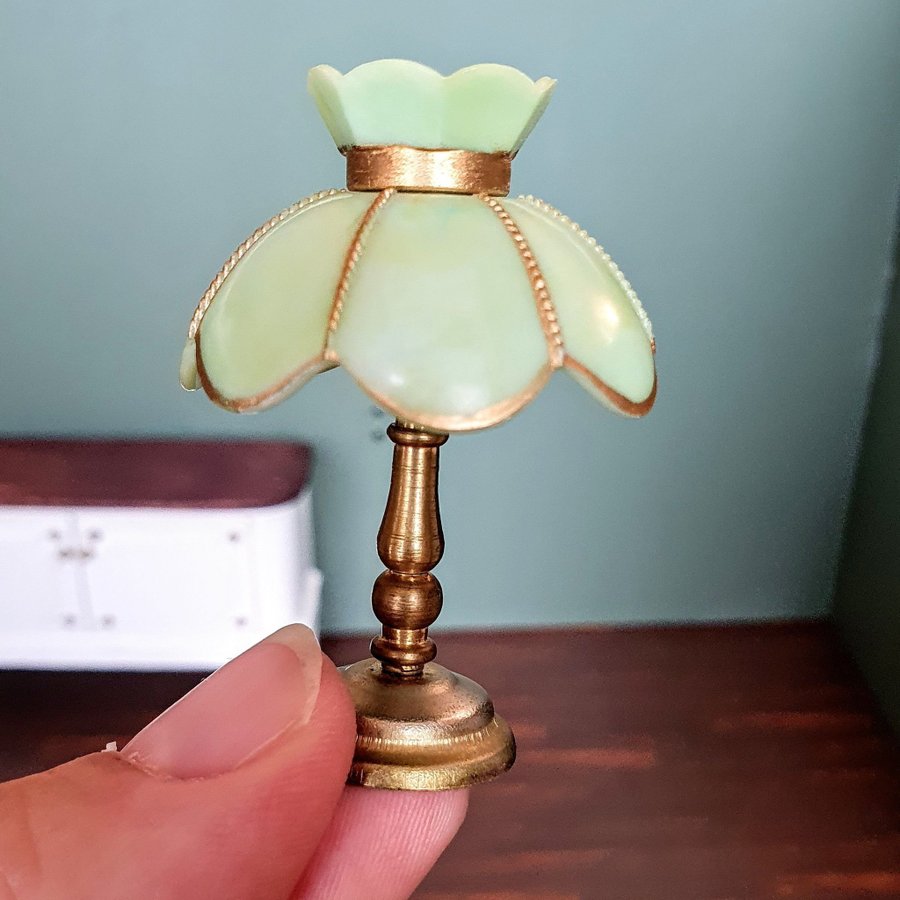 Vacker bordslampa från lundby. Vintage samlare retro tiffany mässing