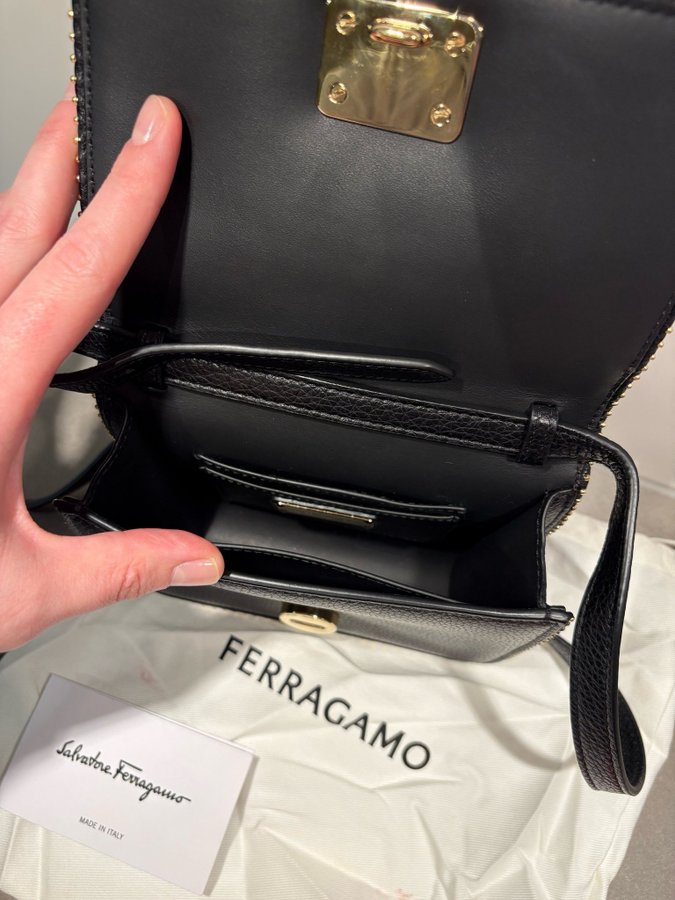 Salvatore Ferragamo crossbody väska