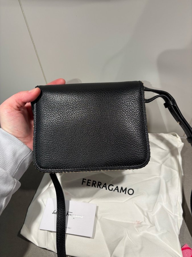 Salvatore Ferragamo crossbody väska