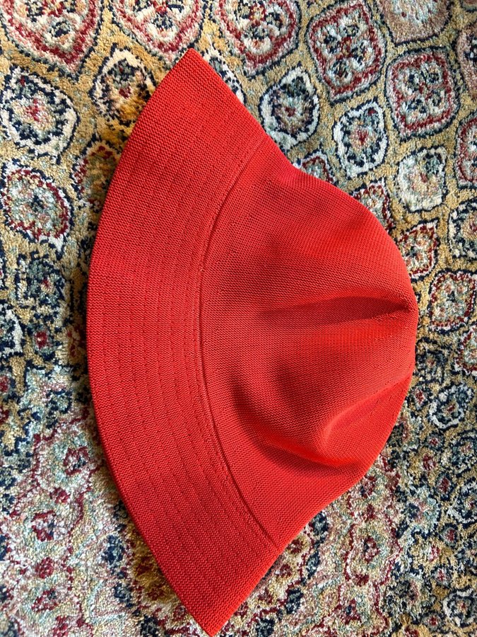 Kangol röd hatt