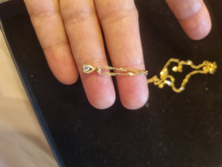 Äkta Guld 14 k halsband med hängare