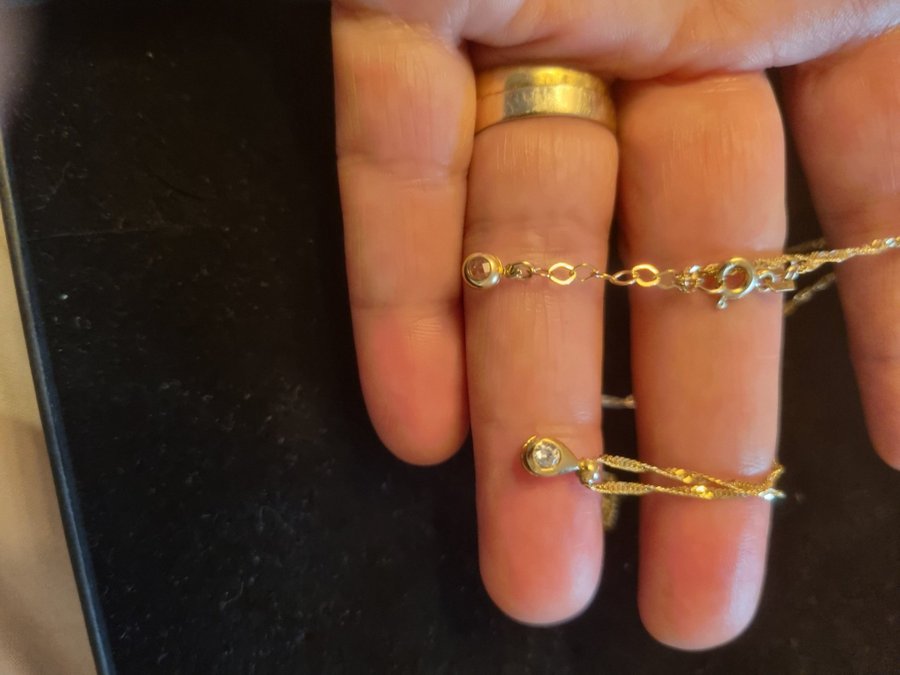 Äkta Guld 14 k halsband med hängare