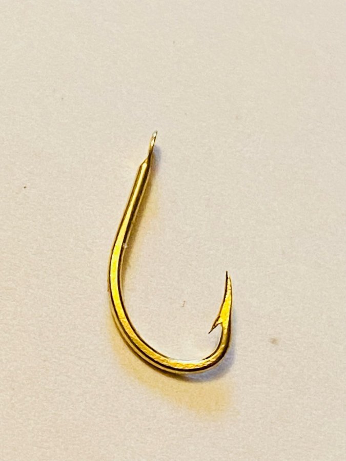 MUSTAD nr9 Qual 530 G . Guldplaterade fiskekrokar 100st i sin original ask !