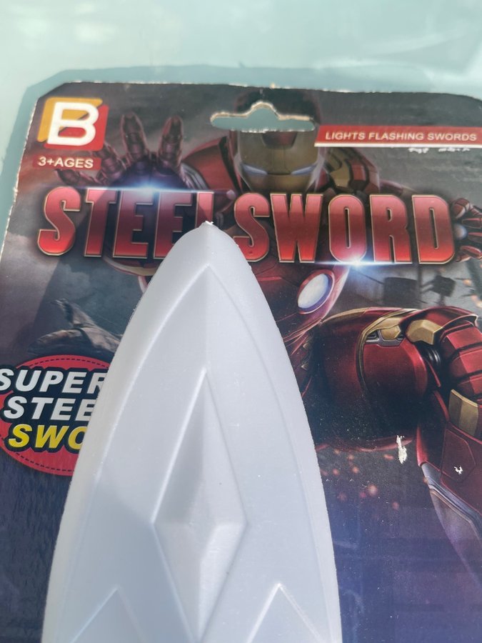 Ny Iron man steel sword svärd med blinkande ljus och ljud