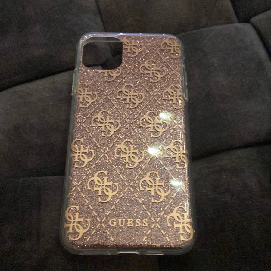 Guess iPhone 11 Pro Max Skal