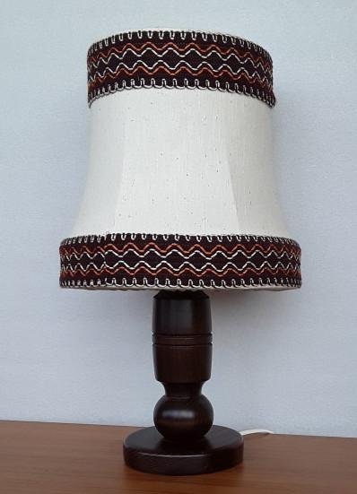 Äldre lampa / bordslampa med lampfot i trä - 70-tal - Retro Vintage