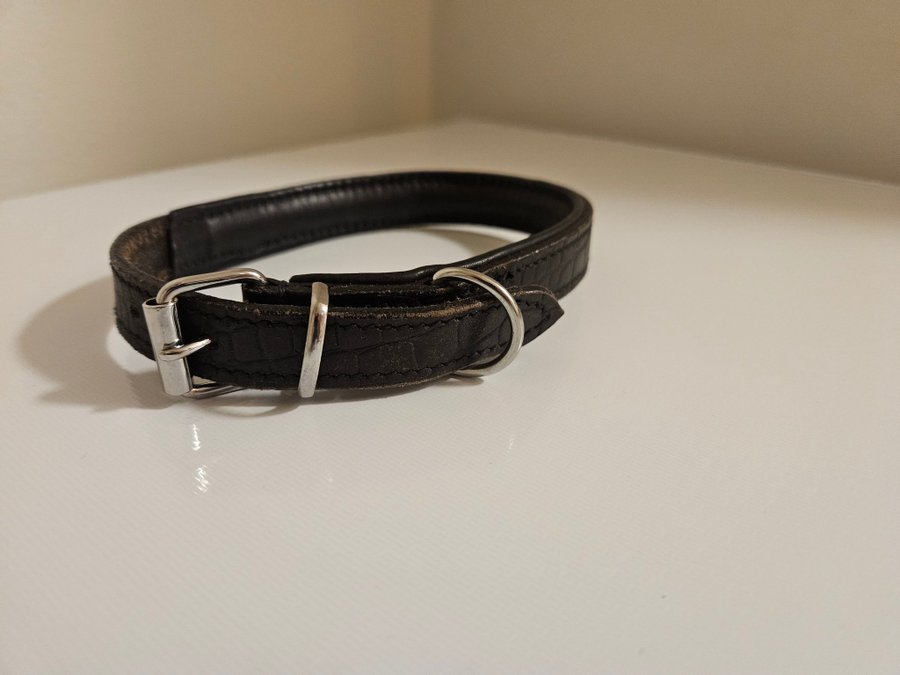 Halsband i läder från JH collection