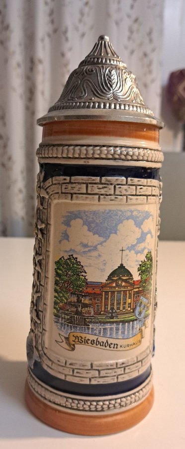 Vintage Tysk Ölkrus med motiv på Wiesbaden Kurhaus oktoberfest