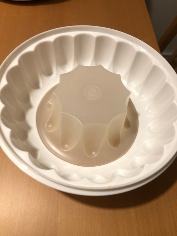 Vintage Tupperware kakform no 1201-01. Sparmat använd. Som ny.