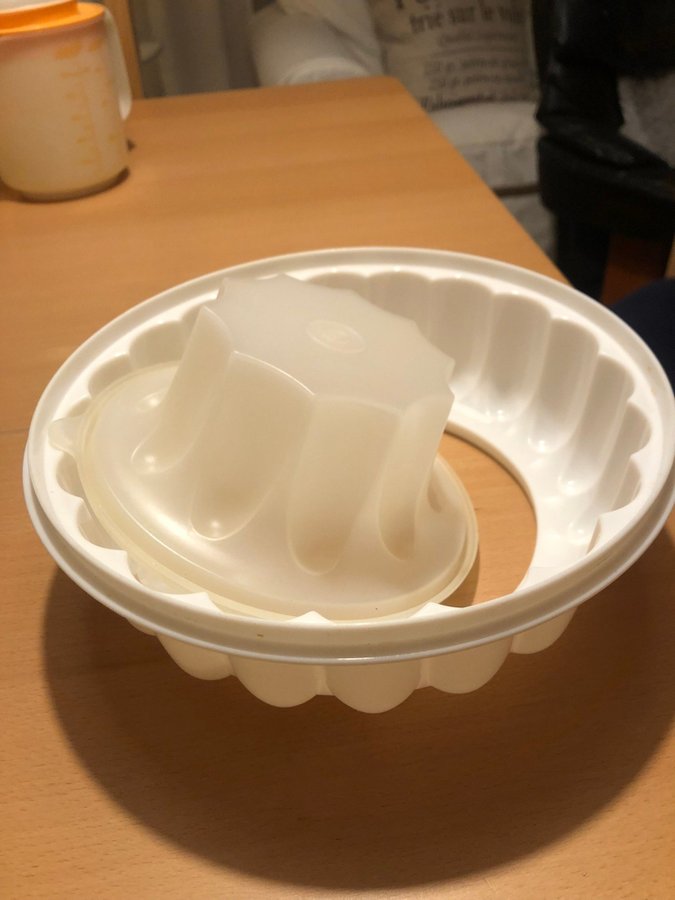 Vintage Tupperware kakform no 1201-01. Sparmat använd. Som ny.