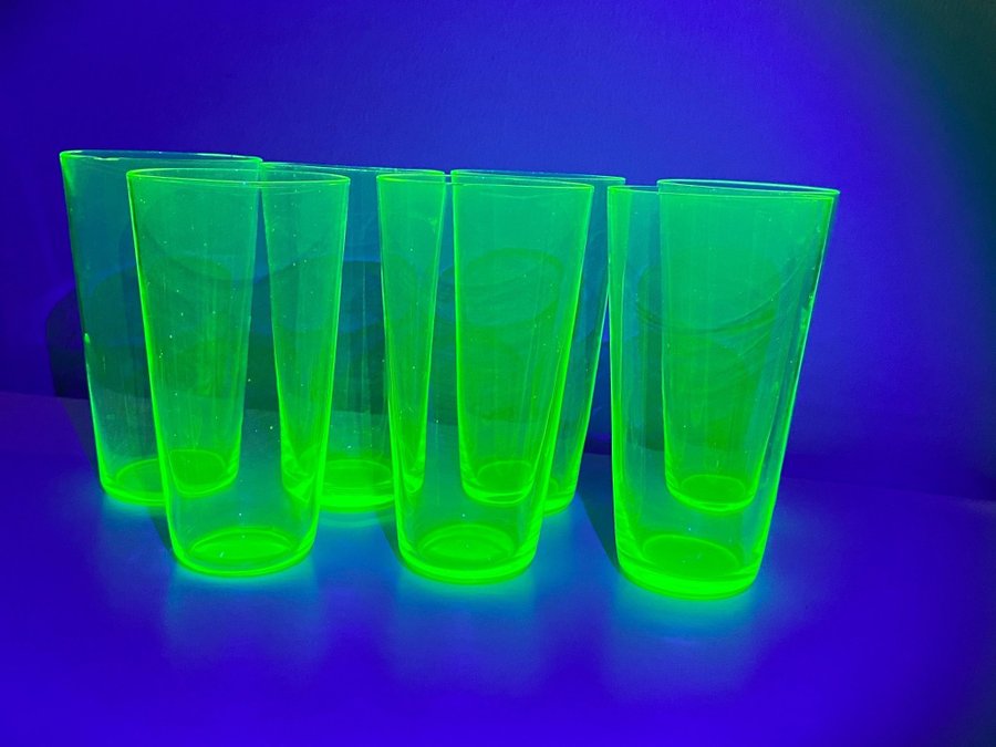 7 dricksglas / spritglas - uranglas, uran, uranium glass - antik, vintage