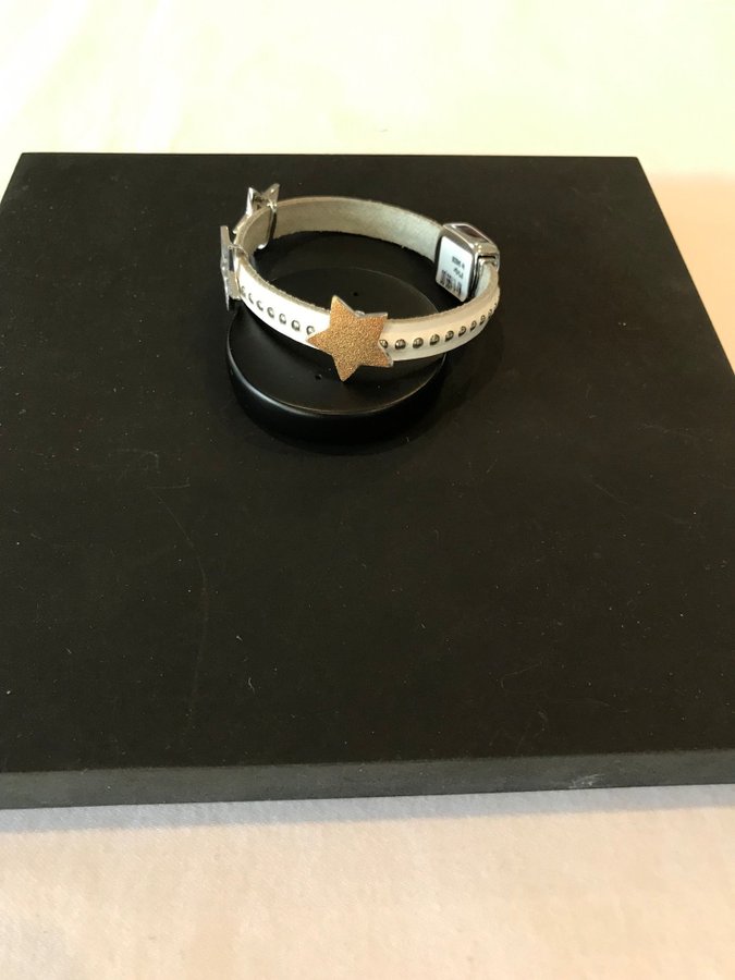 "Anna Viktoria" Läder armband med tre styck stjärnor och magnetknäppe