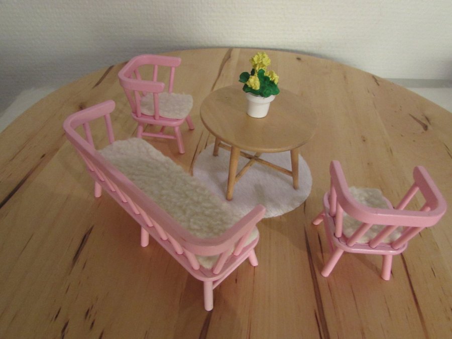 Lundby dockskåpsmöbler rosa matgrupp 5-del soffa bord 2 fåtöljer blomma