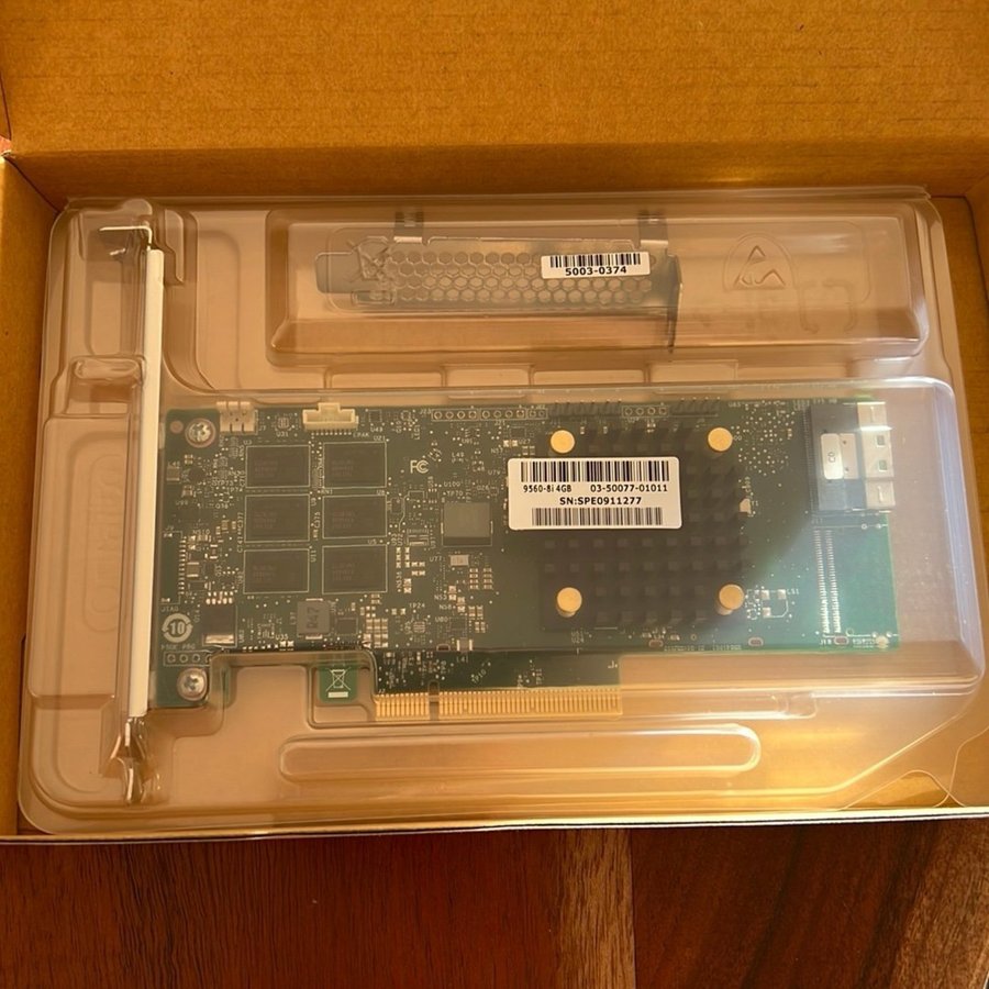 Broadcom MegaRAID 9560-8i