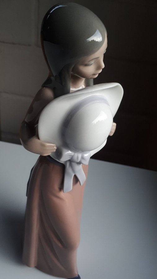 LLADRO Like-New Pamela Ruborosa Porslin Figur 24cm. Porcelæn Figurer. Skulpturer