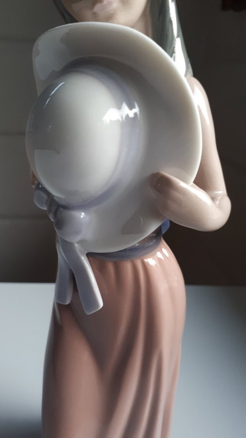 LLADRO Like-New Pamela Ruborosa Porslin Figur 24cm. Porcelæn Figurer. Skulpturer