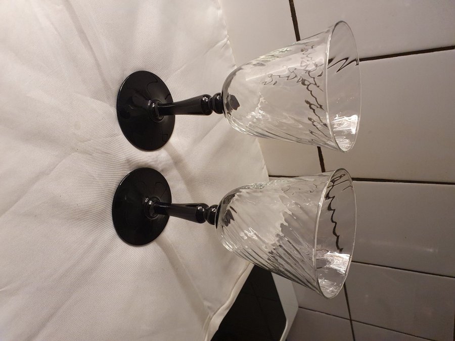 Två rödvinsglas Onyx black Luminarc Frankrike