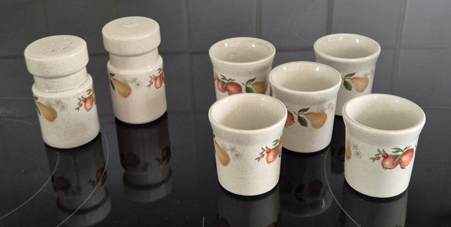 Salt och peppar + 5 äggkoppar - quince wedgwood - england - retro vintage