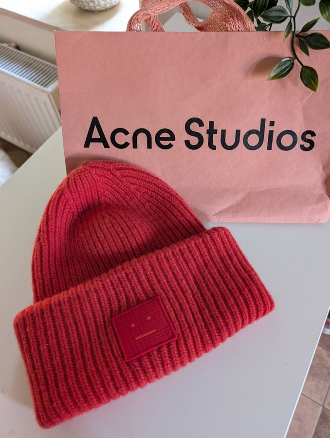 Acne Studios röd mössa, storlek ONE SIZE - 56CM