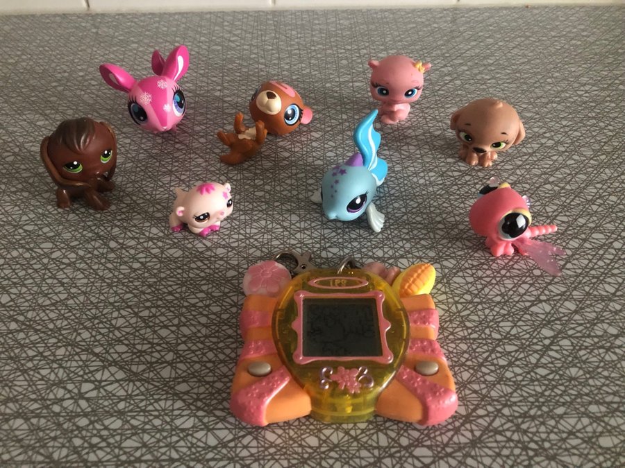 Littlest Petshop, 8 LPS figurer och ett LPS spel/tamagotchi/digitalt djur