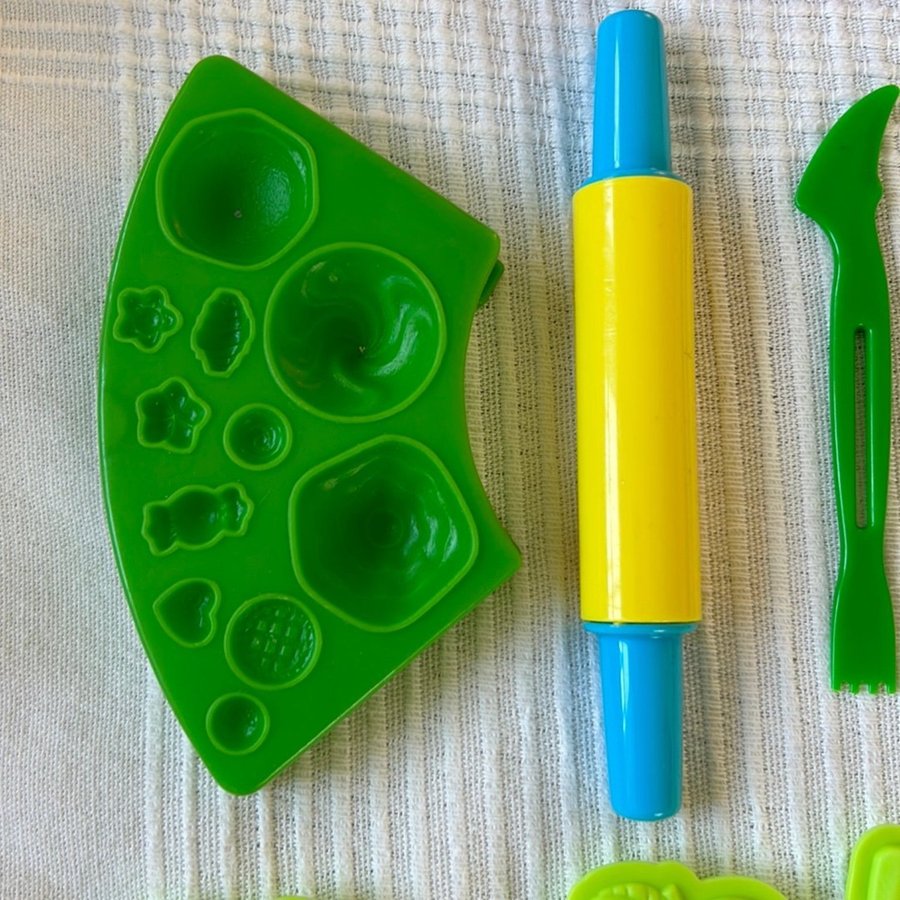 Play-Doh-set med formar rullpinne och verktyg