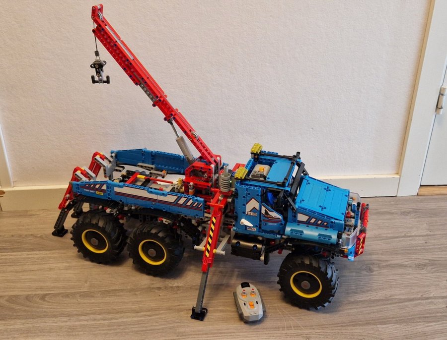 LEGO Technic 42070 6x6 All Terrain Crane